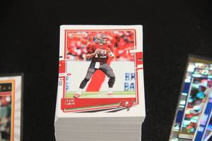lot 19 image: 2020 Donruss Football Card Lot Commons, Stars, Rookie and Inserts  125 Cards
