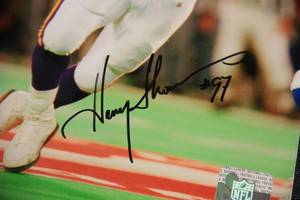 lot 38 image: Henry Thomas Minnesota Vikings 8x10 Photo Autograph