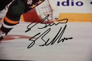 lot 39 image: Brian Bellows Minnesota North Stars 8x10 Photo Autograph