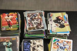 lot 55 image: Wide Receiver Hall of Fame and Star Football Card Lot