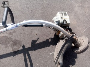 lot 053 image: One ECHO GT-200R Gas Grass Trimmer, One ECHO Working Gas Hedge Trimmer