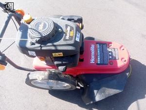 lot 060 image: Homelite UT13144 4-Cycle High-Wheel Field Trimmer