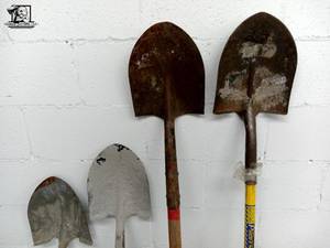 lot 151 image: 4 Shovels
