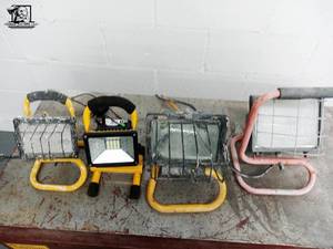 lot 178 image: 5 Assorted Sizes  LED Lights