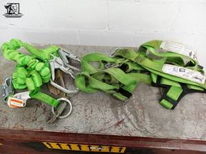 lot 185 image: Shock Absorbing Lanyard and  XXL Apache Plus Harness