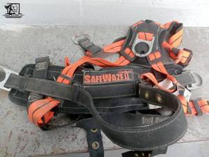 lot 189 image: Safewaze Ameba Work Safe Harness