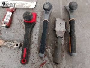 lot 199 image: 4 Edge Scrapers, 2 Drywall Taping Knives