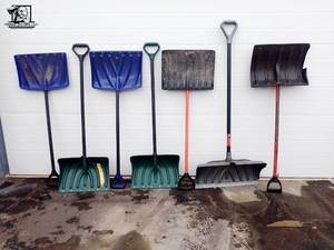 lot 116 image: 7 Snow Shovels