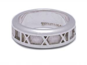 lot 37 image: Tiffany & Co Atlas Estate Ring in Sterling Silver $600