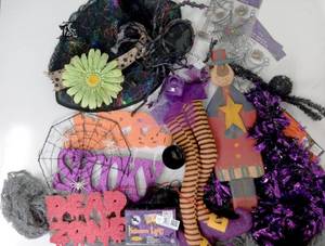 Halloween witch decorations w lights