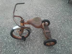 lot 14 image: Vintage trike tricycle.