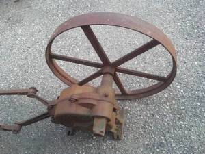 lot 16 image: Mechanical pump parts