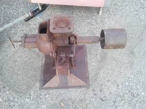 lot 19 image: Mechanical pump or grinder parts, steam punk
