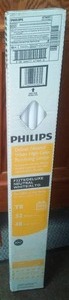 lot 29 image: 10 pack Philips 48  T8 bulbs 32 watts.