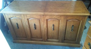 lot 70 image: Solid Oak Dry Bar Entertainment Center-Excellent