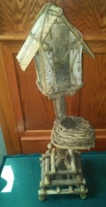 lot 101 image: Log Birdhouse- with nest