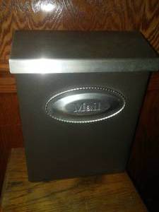 lot 160 image: Metal mailbox - like new -