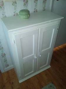lot 236 image: Small Cupboard, white,