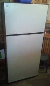 lot 240 image: GE Refrigerator.