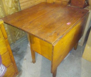 lot 242 image: Vintage Drop leaf Table.