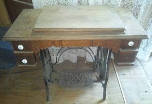 lot 249 image: Vintage Sewing Machine Cabinet