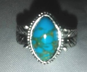 lot 182 image: Turquoise Ring set in silver colored metal