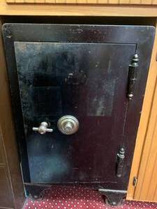 lot 5 image: Meilink Antique Safe 23 wide 38 tall