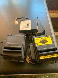 lot 6 image: Lot of 3 Mars Electronics Bill Acceptors