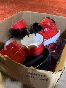 lot 19 image: Box of Vintage Ashtrays