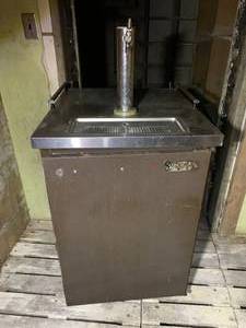 lot 22 image: Superior Beer Kegerator