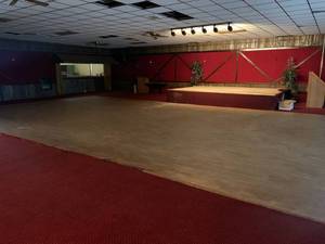 lot 40 image: Oak Dance Floor (approx 24 x 52 long)