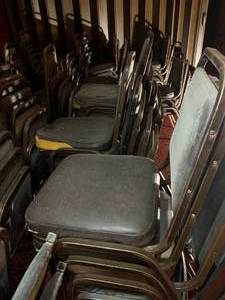 lot 44 image: Lot of 25 Banquet Stackable Chairs