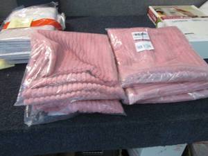 lot 26 image: 6- 18x18 inch Pillow Covers...