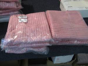 lot 27 image: 6- 18x18 inch Pillow Covers...