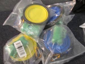 lot 60 image: 5 Sets Collapsible dog waterfood b...