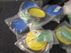 lot 64 image: 5 Sets Collapsible dog waterfood b...