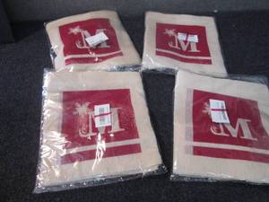 lot 100 image: 4 Merry Christmas Decorations...