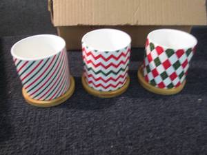 lot 143 image: 4 Mini Planters with Trays...