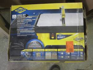 lot 156 image: QEP 7 inch 650 XT6890- Tile Wet Saw...