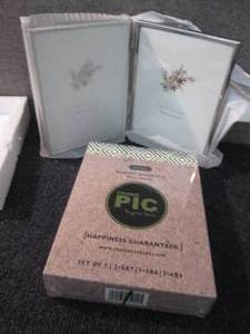 lot 172 image: Folding 5x7 Frames, Assorted Magnet...