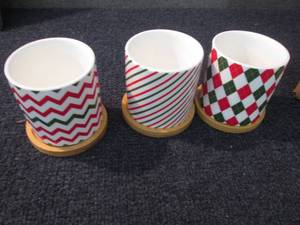 lot 230 image: 2-3pks Small Planters with Trays...