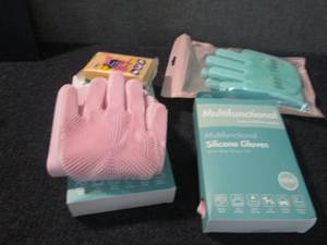 lot 252 image: 3 Pr Silicone Gloves...