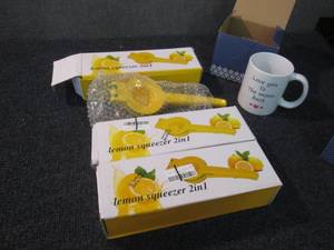 lot 305 image: 3 Lemon Squeezers, 2 Gift Mugs...
