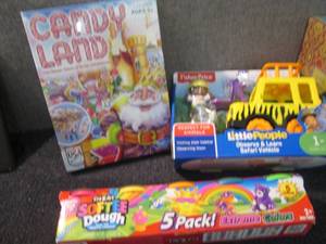 lot 332 image: Candy Land, Softee Dough, Little Pe...