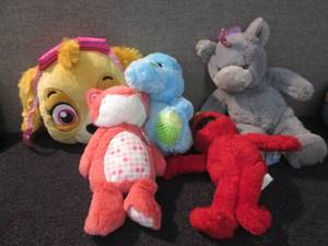 lot 335 image: 5 Assorted Plush Y4...