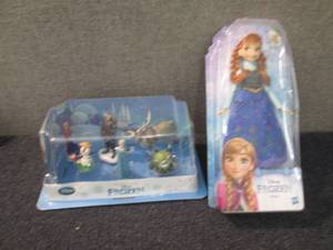 lot 336 image: 2 Frozen Toy Items Y2...