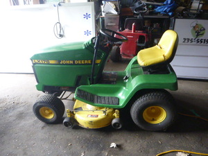 John Deere LX176 Riding Lawn Mower