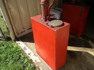 lot 6 image: VINTAGE OIL CONTAINER WITH HAND PUMP