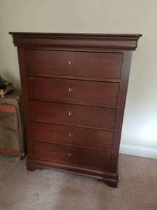 Elegant Mahogany 5 Drawer Dresser