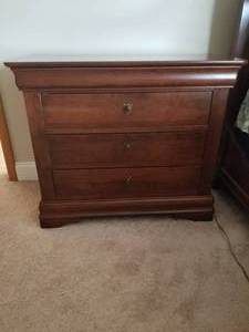 Elegany Mahogany Bedside Table